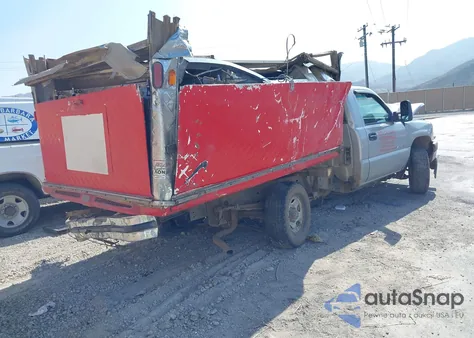 2005 Chevrolet Silverado C2500 Heavy Duty z USA, uszkodzony, nr VIN 1GCHC24U15E252823